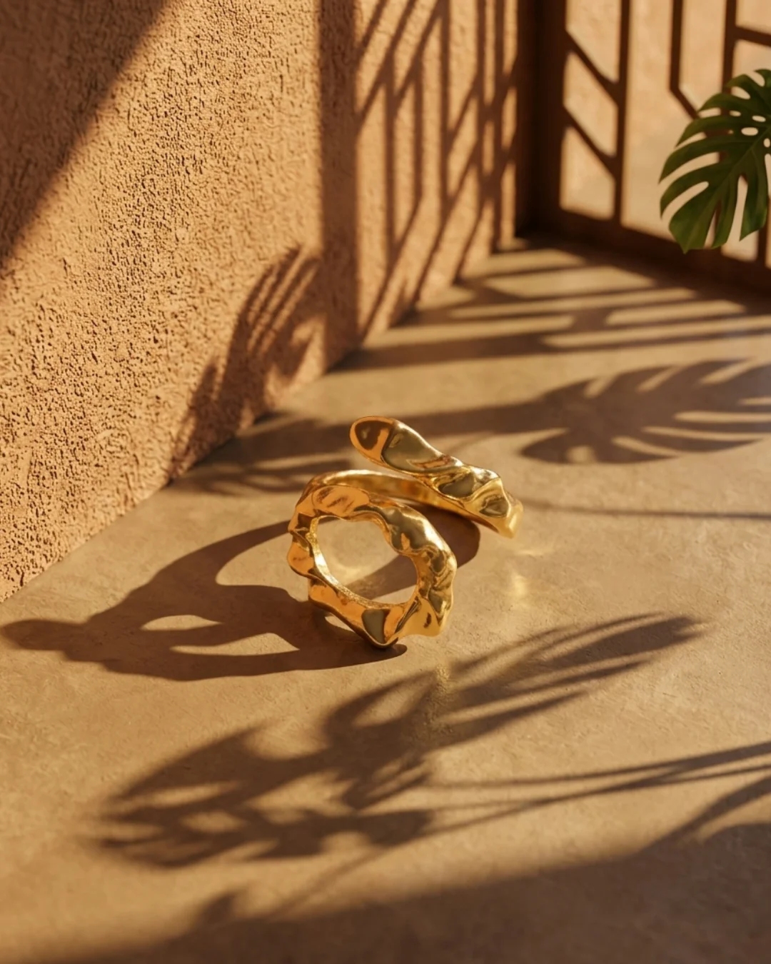 Gold Hoop Rings with Wavy Design — image 4